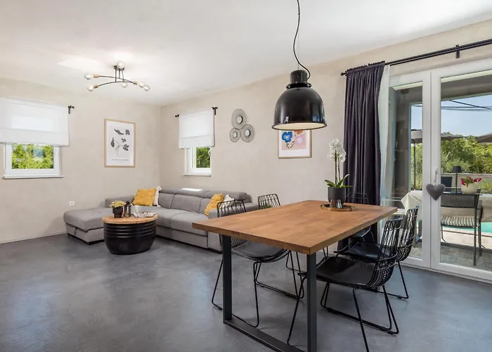 Nika By Interhome 度假居 *